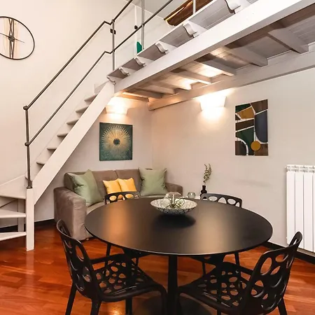 Urban Style Downtown Metro & Aquarium 300m Away Apartment Genoa